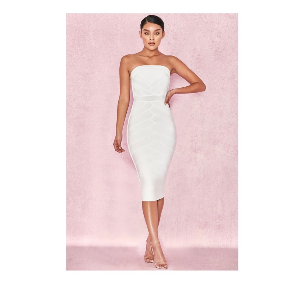 Amoura - House of CB